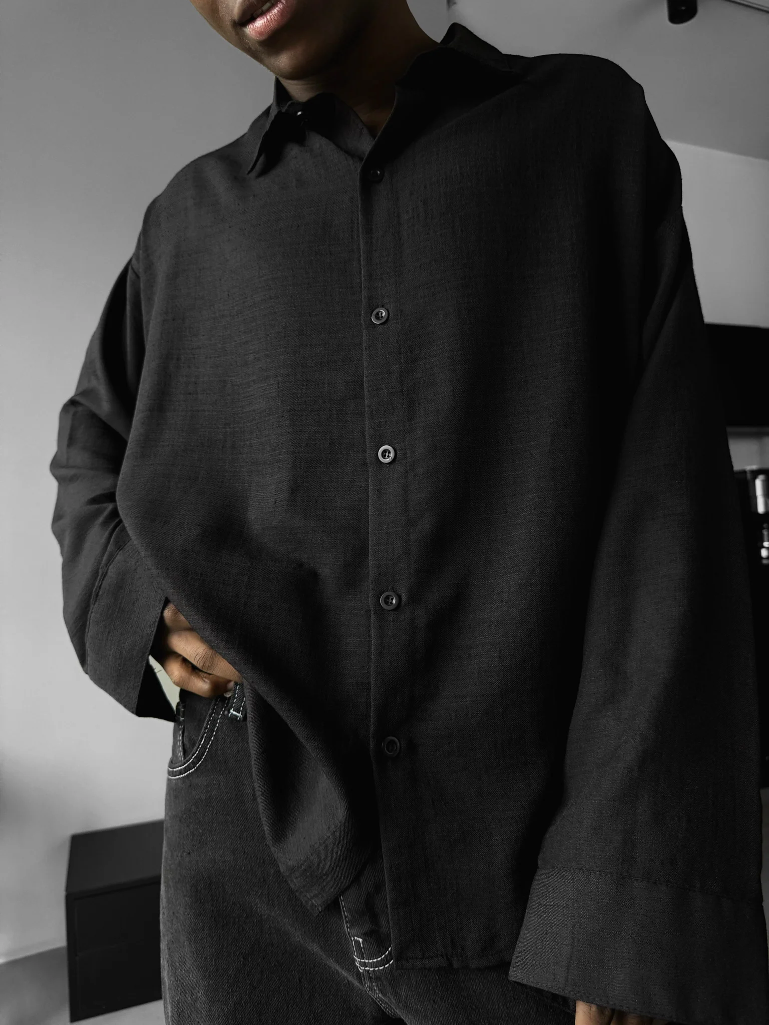 Oversize Linen Shirt - Black - Image 4