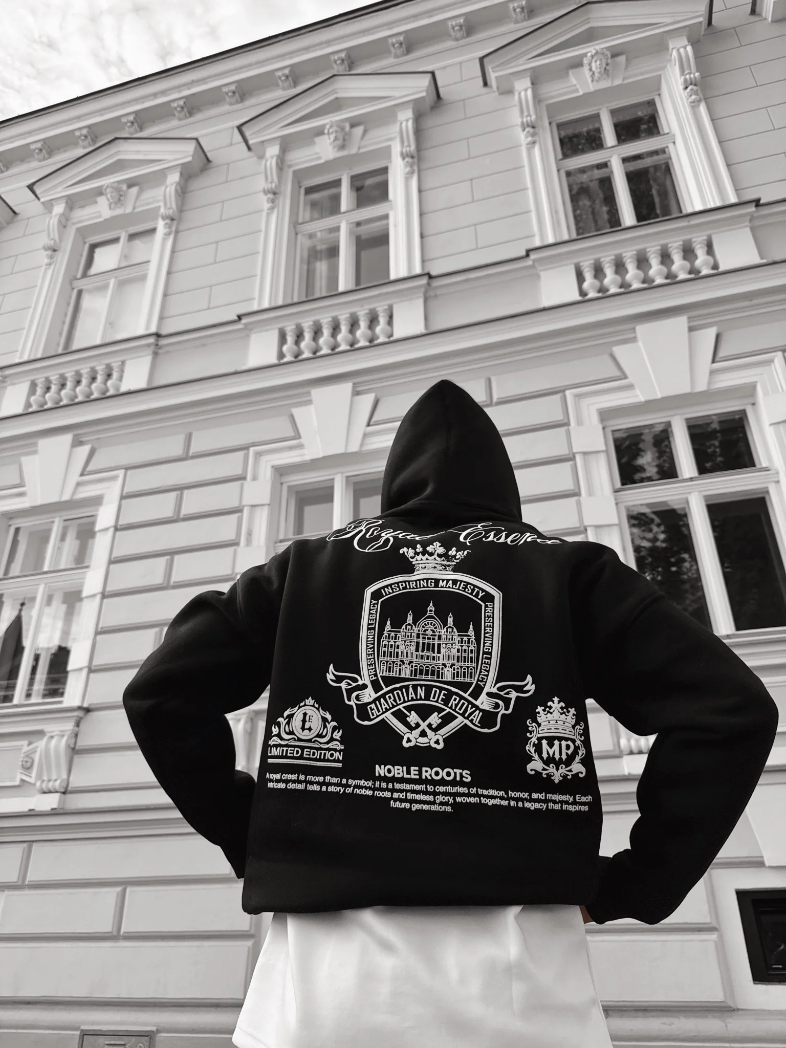 Oversize 'Royal Essence' Hoodie - Black