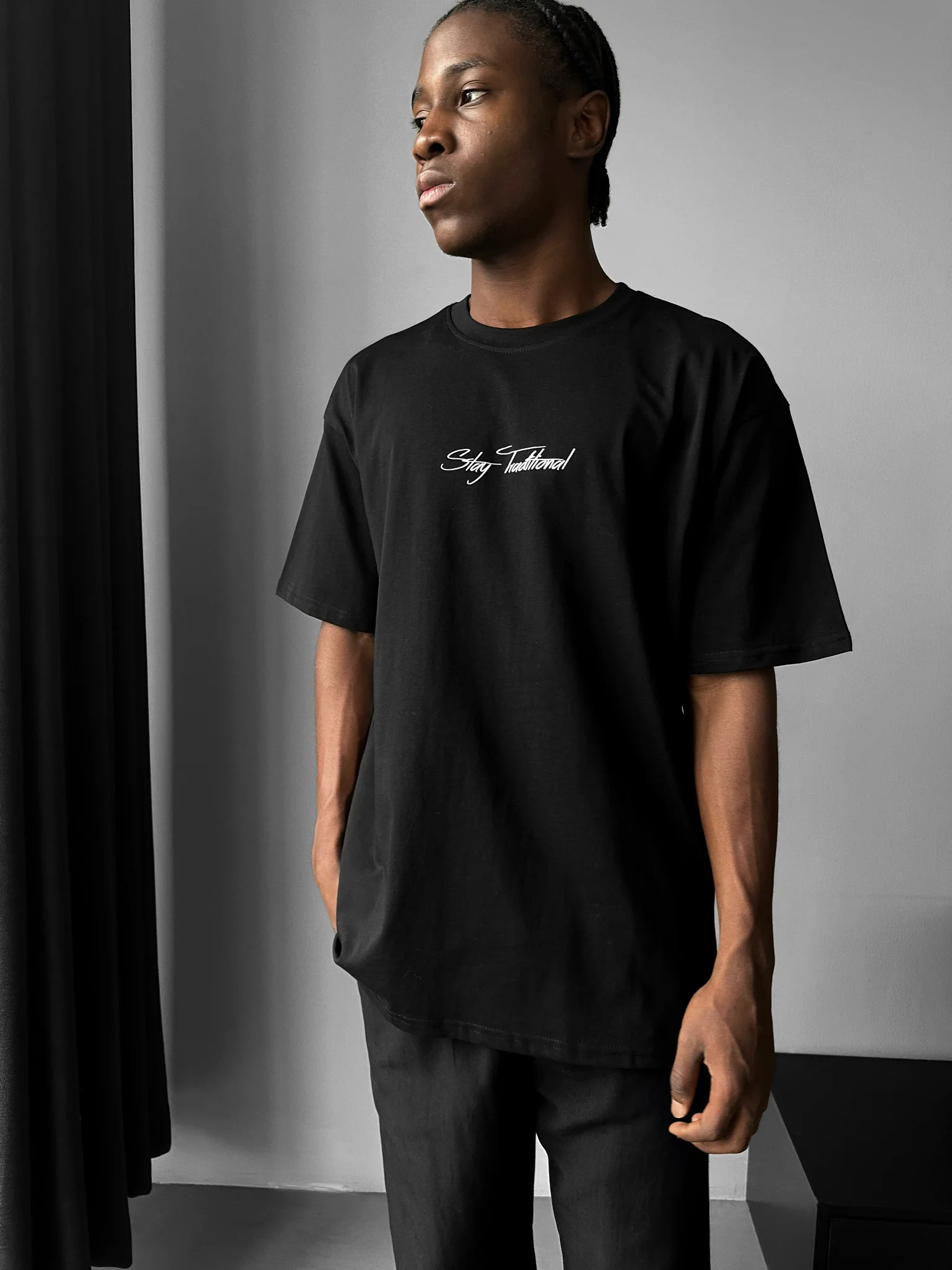 Oversize 'Stay Traditional' T-Shirt - Black and Red - Image 2