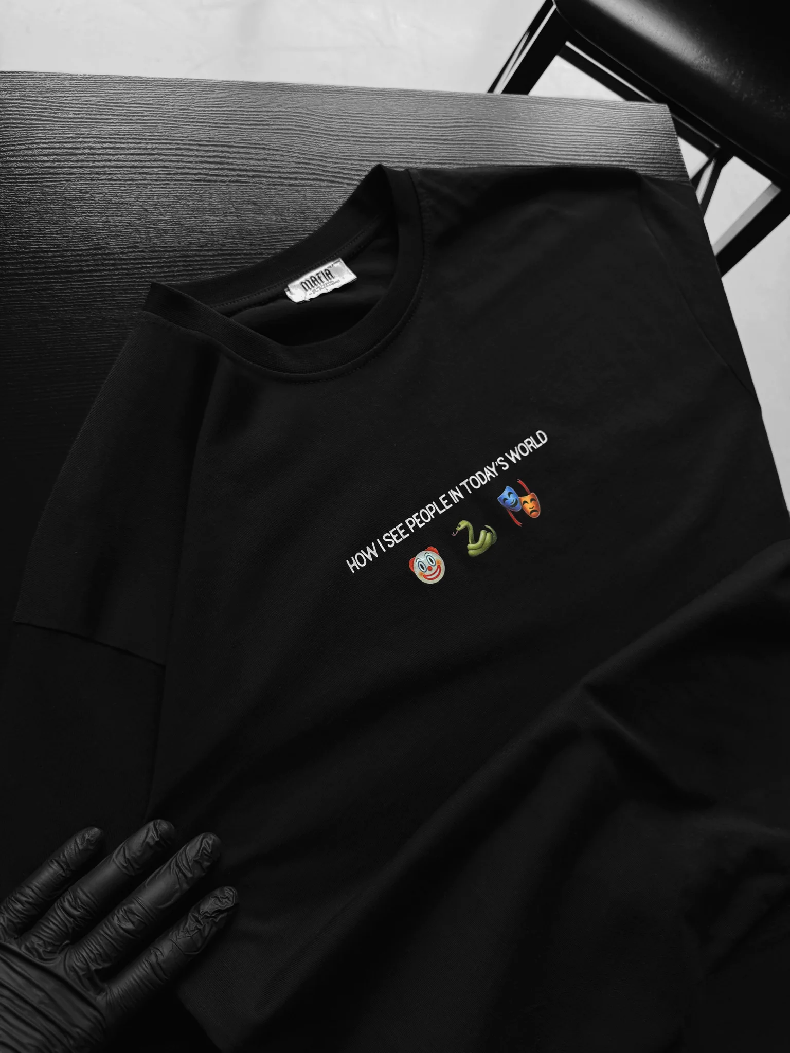 Oversize "Today's World" T-Shirt - Black
