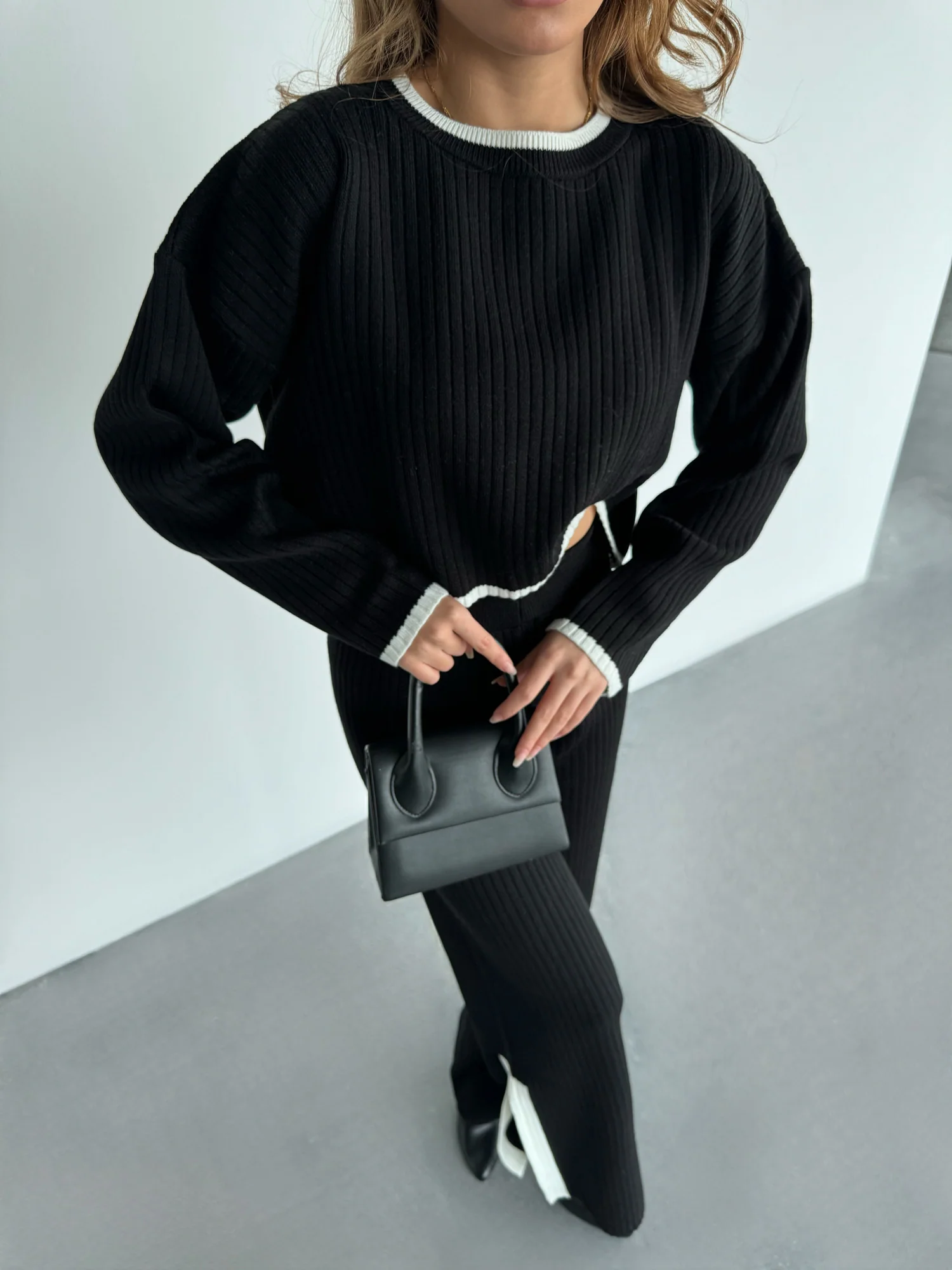 Short Details Knit Pullover - Black